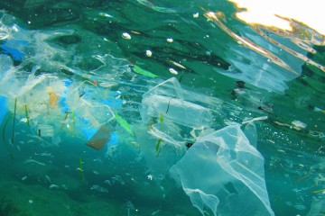 AFRIQUE: l'AFD et le FFEM financent la lutte contre la pollution plastique des océans