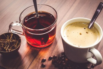 La consommation de thé et de café liée à un risque significativement réduit d’AVC et de démence