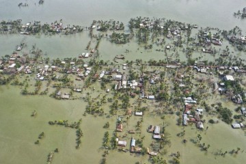 Climate change: Huge toll of extreme weather disasters in 2021