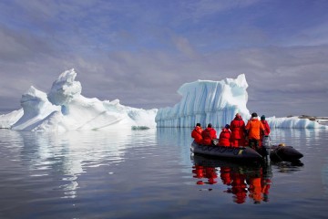 Antarctique : un nouveau record de touristes battu, des inquiétudes quant à l'impact environnemental