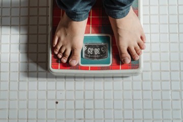 Weight loss could reduce the risk of severe infections in people with diabetes, UK research suggests