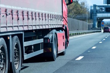 Le secteur des transports s’inquiète d’une nouvelle écotaxe sur les poids lourds