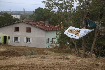 A69 : démolition en cours de la dernière maison sur le chantier, intervention dans les arbres