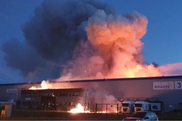 Incendie de Bolloré Logistics : les batteries qui ont brûlé n'avaient rien à faire là selon la préfecture