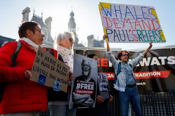 La pression s’accroît depuis la France en faveur de l’écologiste Paul Watson