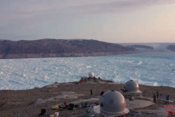 Greenland's Summer Heat Breaks Records as 440 Billion Tons of Ice Expected to Disappear