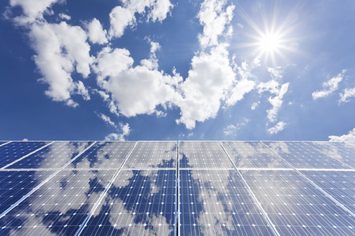 AFRIQUE : l’ASI et Bloomberg vont mobiliser 1 000 Md$ pour l’énergie solaire