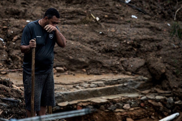 Brésil : sirènes d’alarme à Petropolis, où le bilan s’élève à 117 morts
