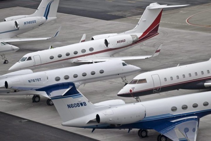 Le gouvernement et les écologistes s’accordent sur le besoin de « réguler » les vols en jet privé