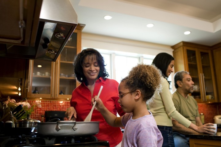 New survey: 91% of parents say their family is less stressed when they eat together