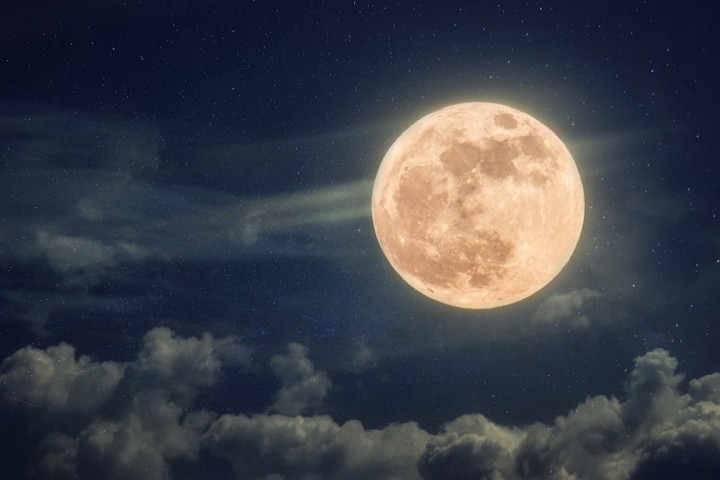 Évènement unique à suivre en direct ! Double Pleine Lune en août : pourquoi et quand la voir ?