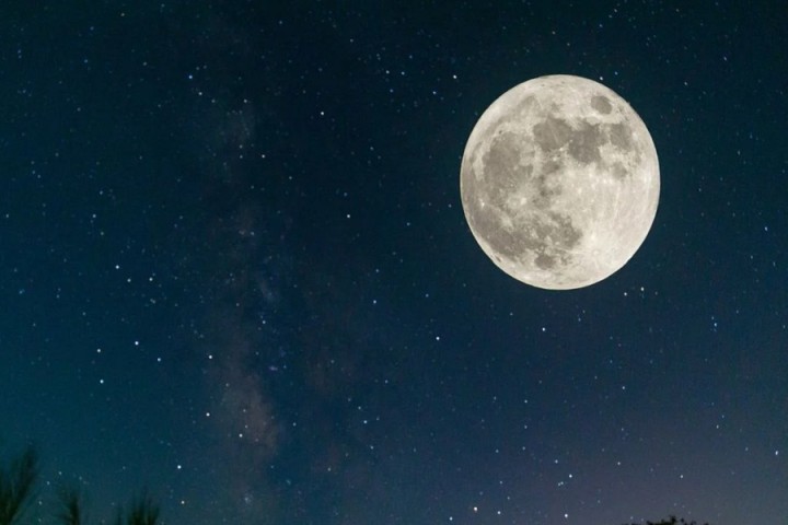 La Lune est-elle vraiment blanche ? La réponse va vous surprendre !