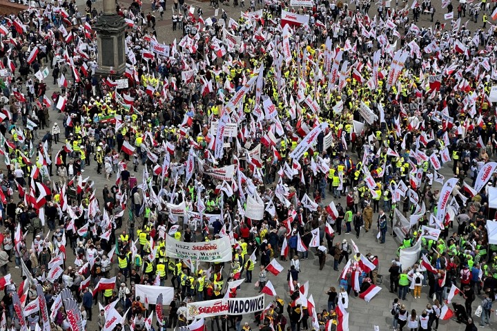 Polish farmers march against ‘green poison’ EU climate change rules