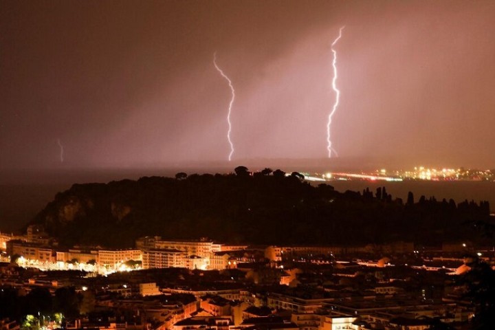 Goutte froide en Méditerranée : entre inondations en Corse et neige abondante dans les Alpes, les dernières images