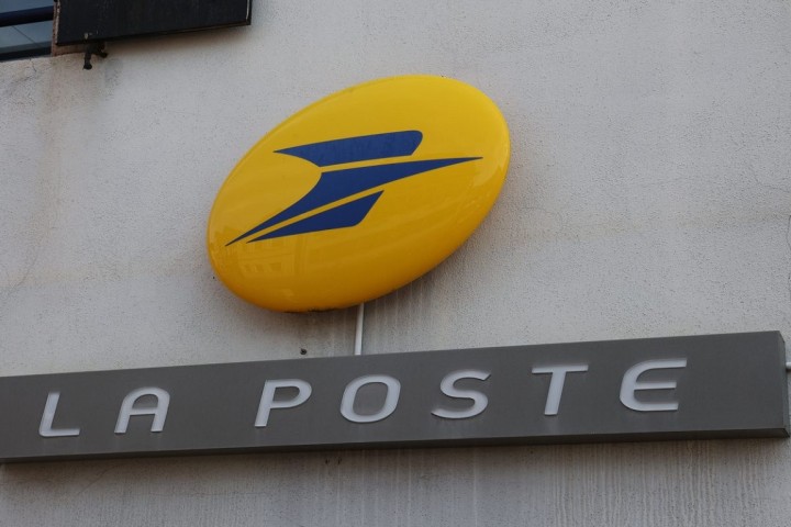 La Poste va tester la livraison par bateau sur la Seine : quel impact réel sur le climat ?