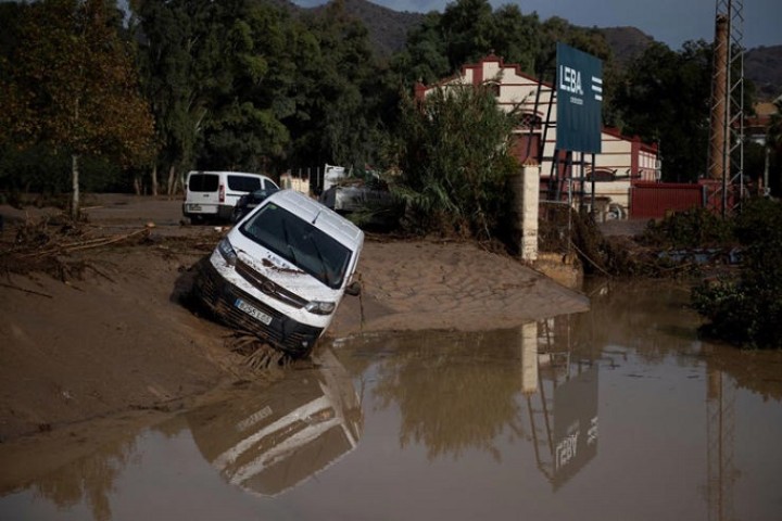 Espagne : les images des terribles et impressionnantes inondations qui ravagent la région de Valence !